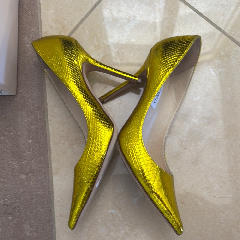 Jimmy Choo Yellow Heels Striking Metallic Design - Picture 5 of 7